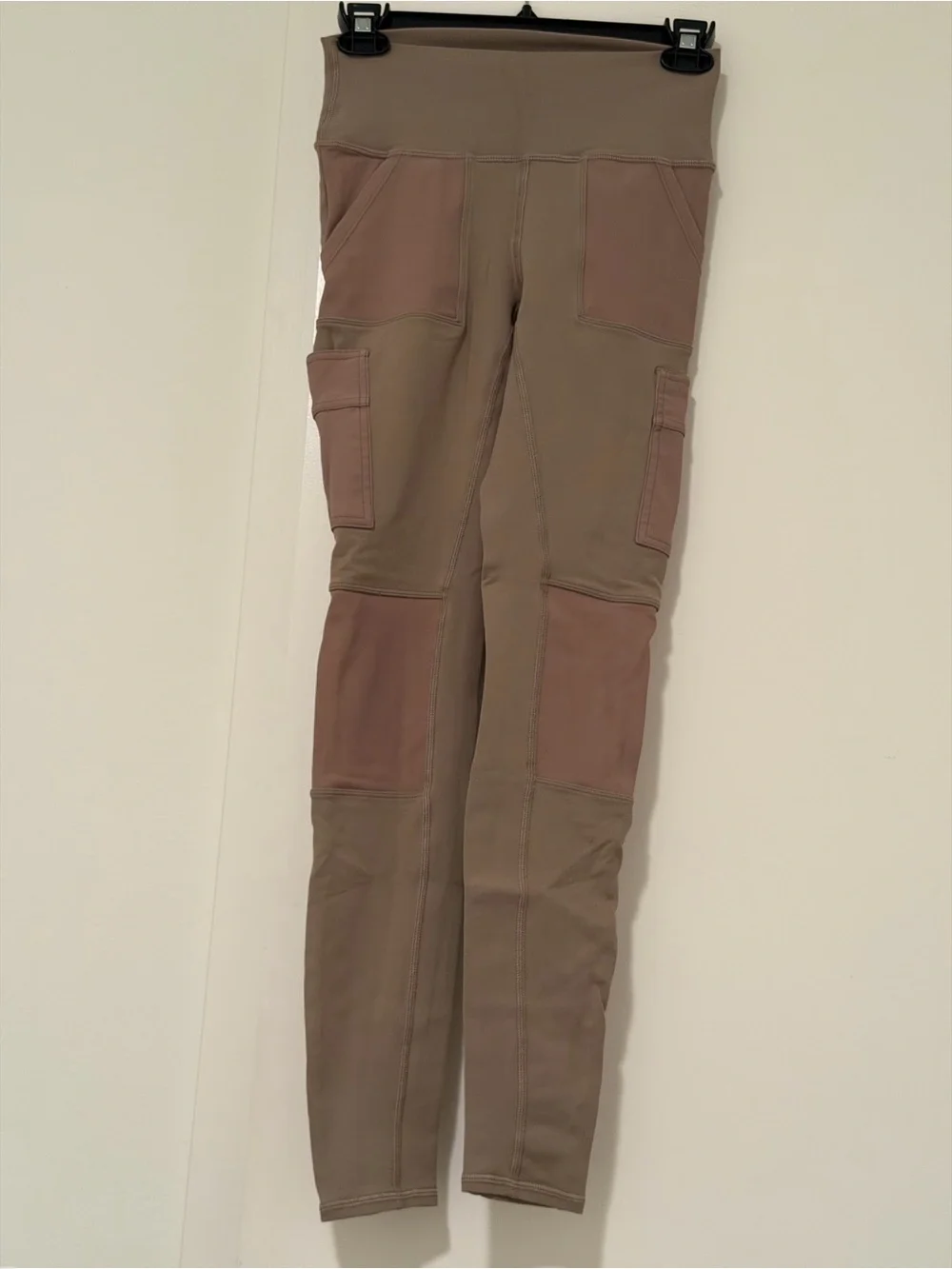 $134 ALO YOGA LEGGINGS SIZE XS